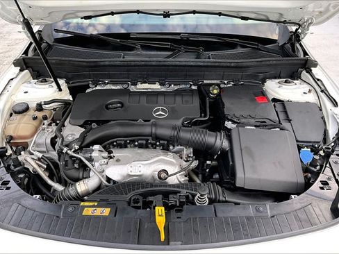 Used 2020 Mercedes-Benz GLB 250 image 11