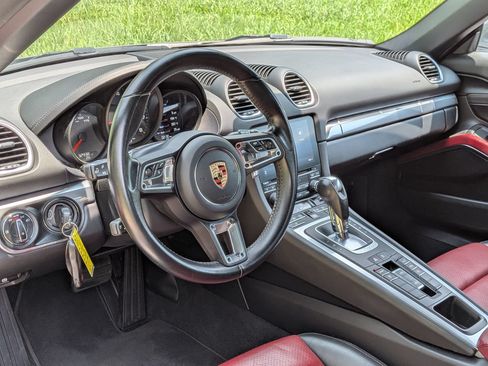 Certified 2019 Porsche 718 Boxster RWD image 4