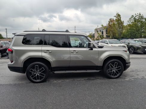 Used 2024 Lexus GX 550 image 2