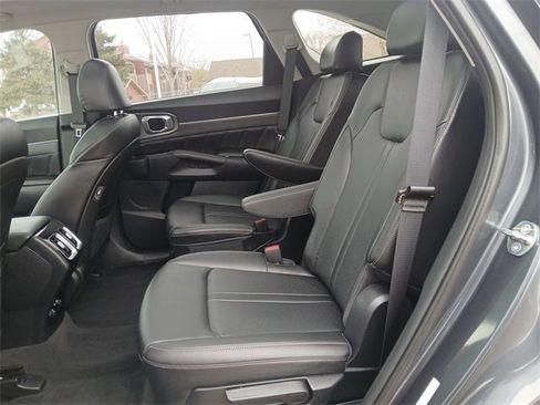Certified 2023 Kia Sorento SX image 23