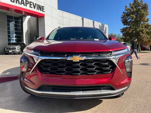 Used 2025 Chevrolet Trax LT image 4