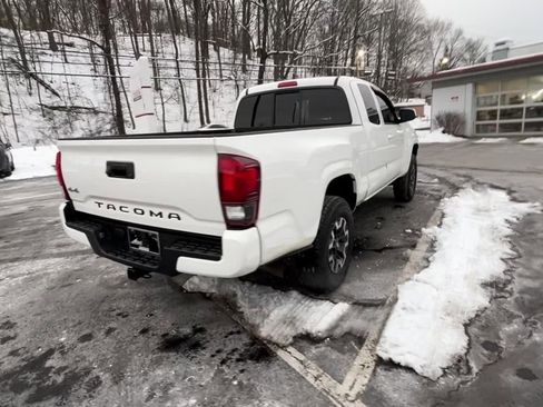 Certified 2023 Toyota Tacoma SR image 5