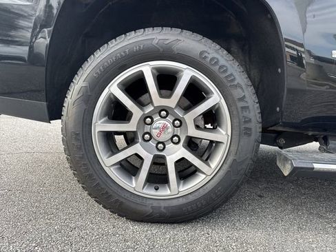 Used 2015 GMC Yukon Denali w/ Premium Package image 17