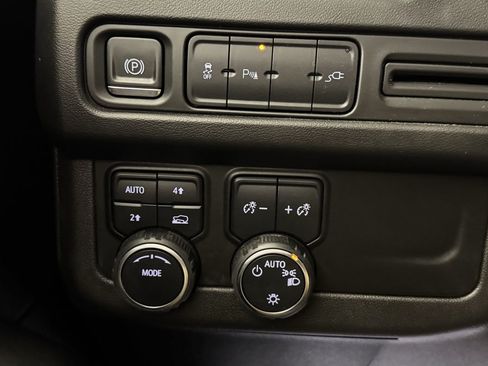 Used 2021 Chevrolet Tahoe LT w/ Rear Media and Nav Package AWD/4WD image 17
