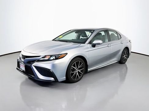 Used 2023 Toyota Camry SE w/ Cold Weather Package FWD image 2
