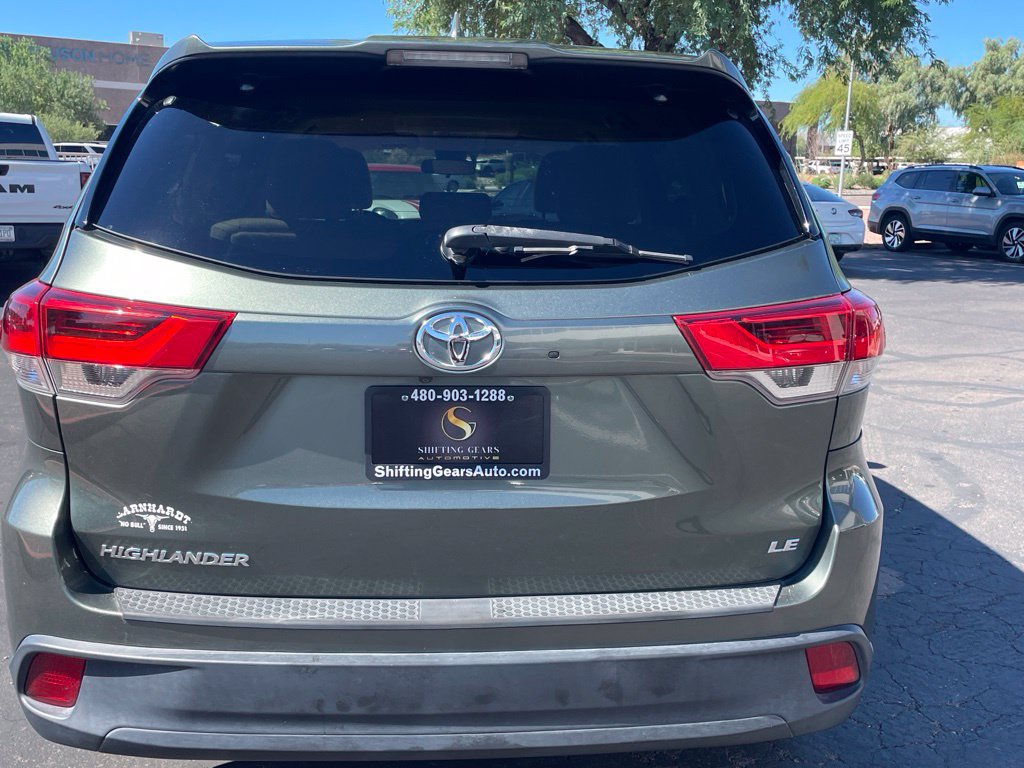 Used 2017 Toyota Highlander Plus FWD image 4