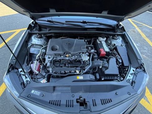 Used 2024 Toyota Camry SE image 12