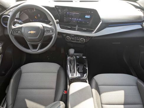 Used 2025 Chevrolet Trax LT FWD image 15