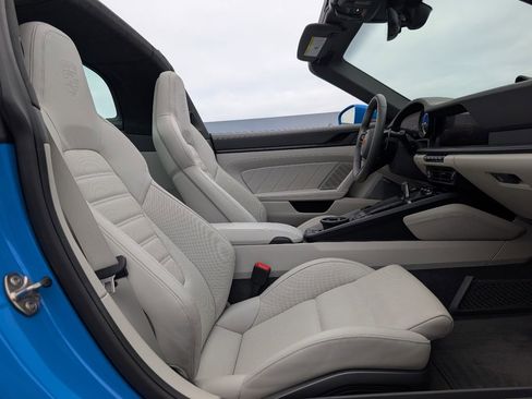 Certified 2022 Porsche 911 Targa 4 GTS AWD/4WD image 17