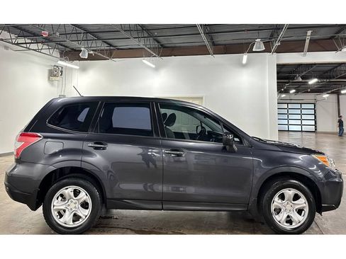 Used 2015 Subaru Forester 2.5i AWD/4WD image 9