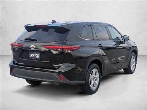 Used 2023 Toyota Highlander XLE image 5