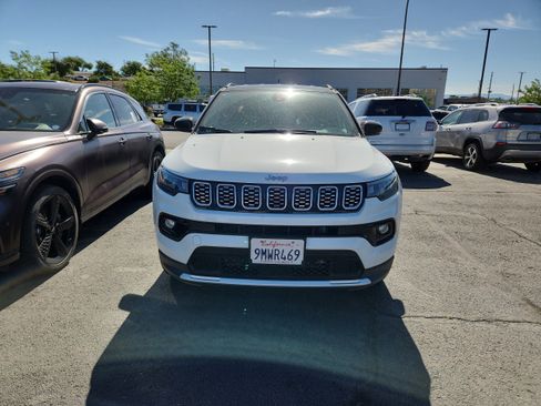 Used 2025 Jeep Compass Limited AWD/4WD image 3