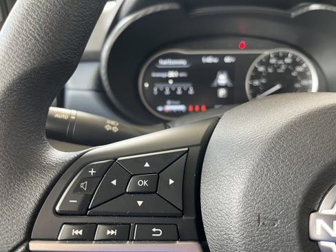 Used 2025 Nissan Versa SV image 18