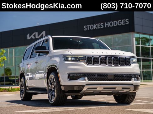 Used 2023 Jeep Wagoneer L Series II RWD image 1