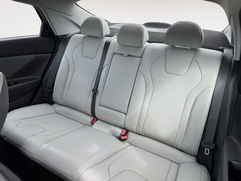 Used 2023 Hyundai Elantra Limited image 13