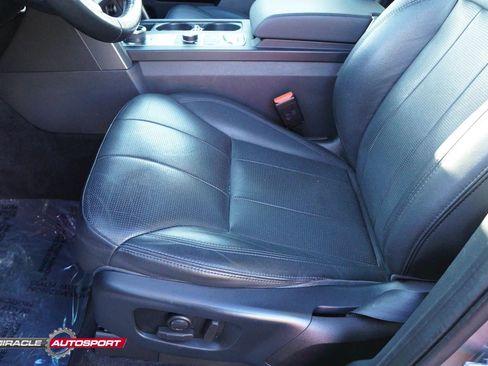 Used 2020 Land Rover Discovery Landmark image 17