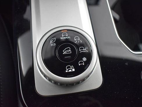 New 2025 Mitsubishi Outlander SE image 21