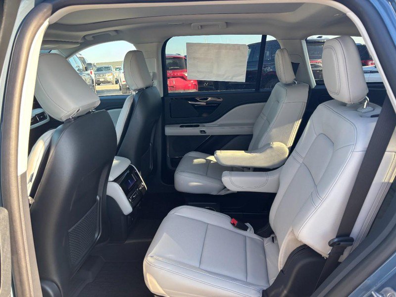 New 2026 Lincoln Aviator AWD w/ Jet Appearance Package image 12