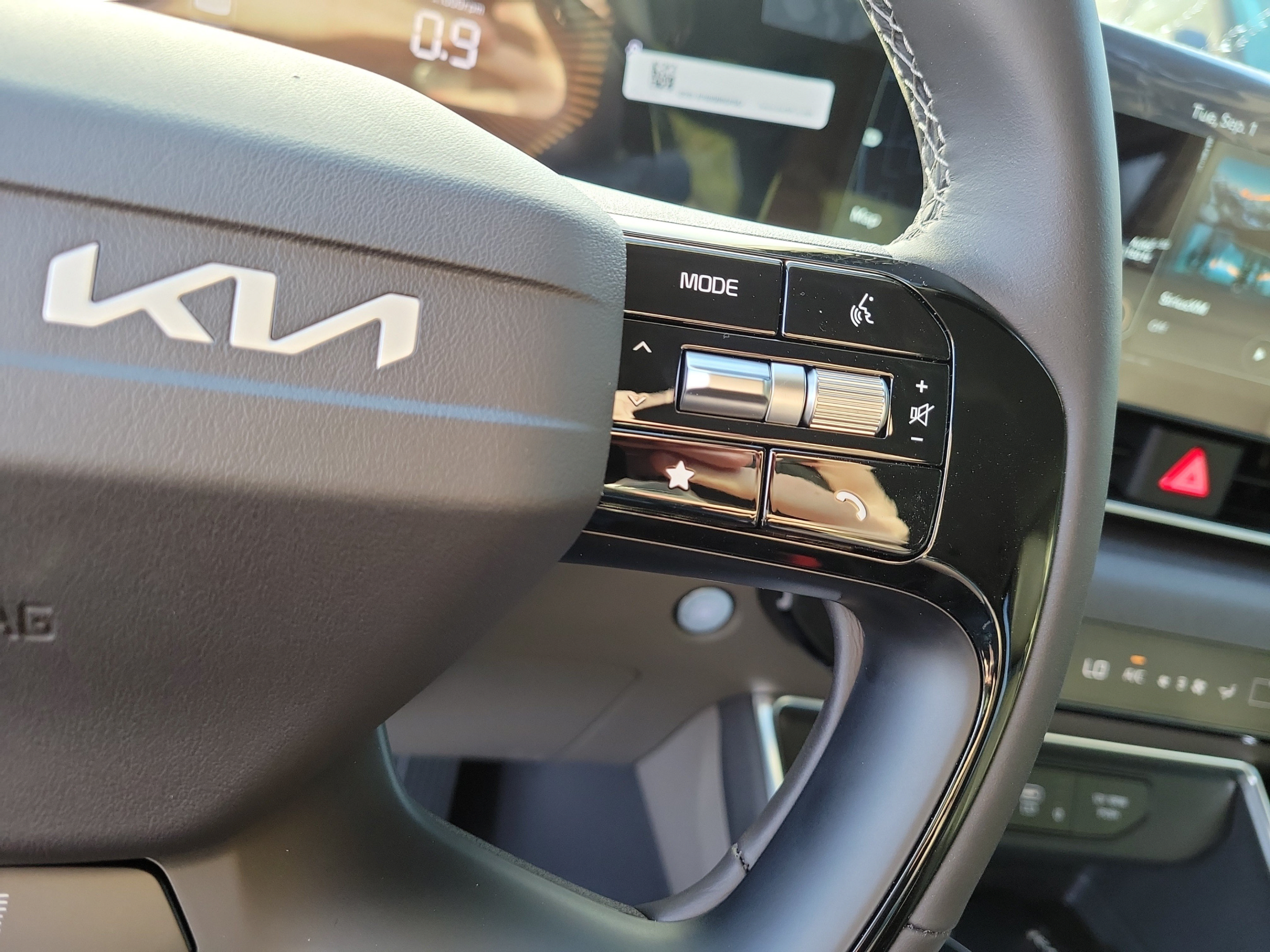 New 2027 Kia Carnival EX FWD image 24