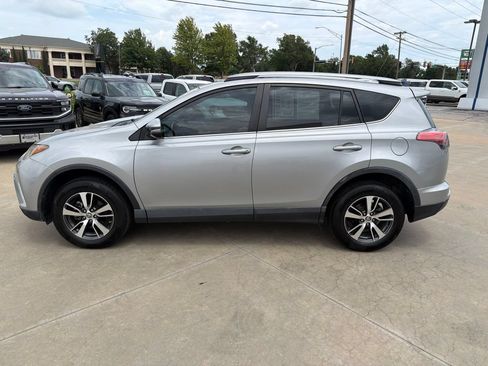 Used 2018 Toyota RAV4 XLE FWD image 6