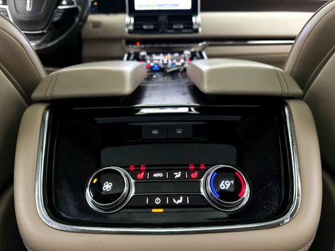 Used 2018 Lincoln Navigator Reserve w/ Technology Package AWD/4WD image 36