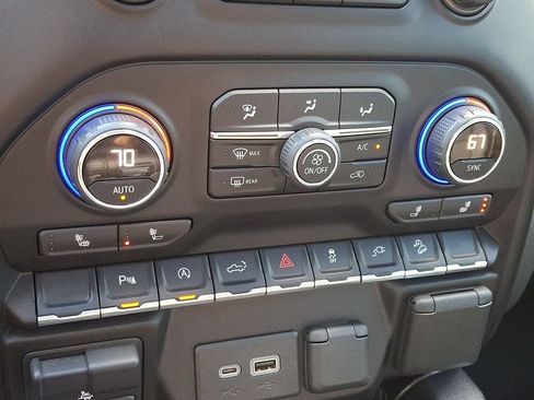 Used 2021 Chevrolet Silverado 1500 LT Trail Boss w/ Convenience Package II AWD/4WD image 16