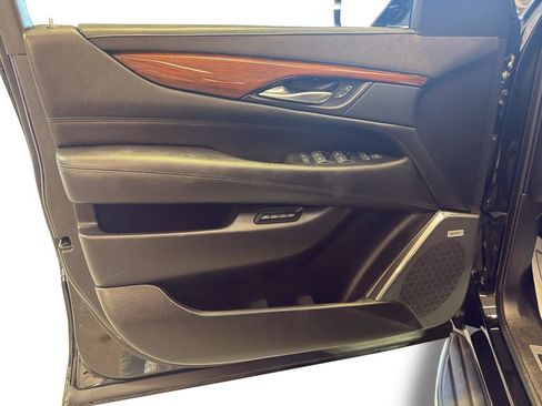 Used 2016 Cadillac Escalade Luxury AWD/4WD image 15