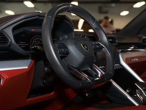 Used 2019 Lamborghini Urus image 24