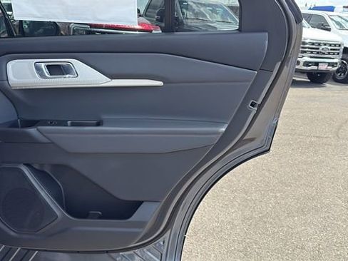 New 2026 Ford Explorer Active RWD image 12