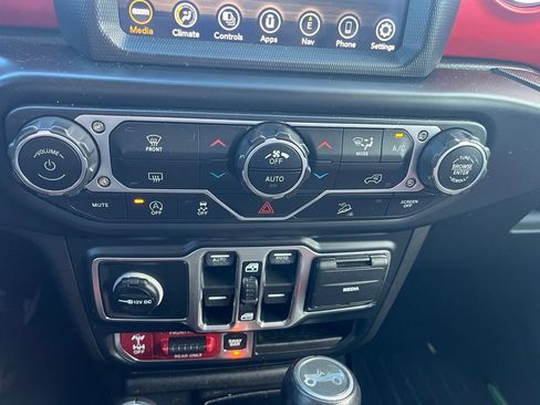 Used 2019 Jeep Wrangler Unlimited Rubicon AWD/4WD image 16