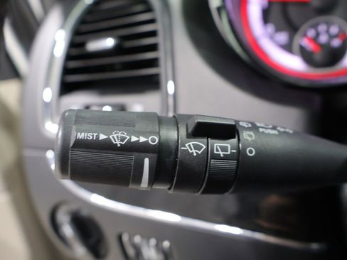 Used 2019 Dodge Grand Caravan SXT w/ Driver Convenience Group FWD image 31