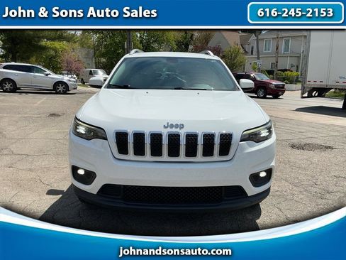 Used 2019 Jeep Cherokee Latitude Plus w/ Cold Weather Group AWD/4WD image 1