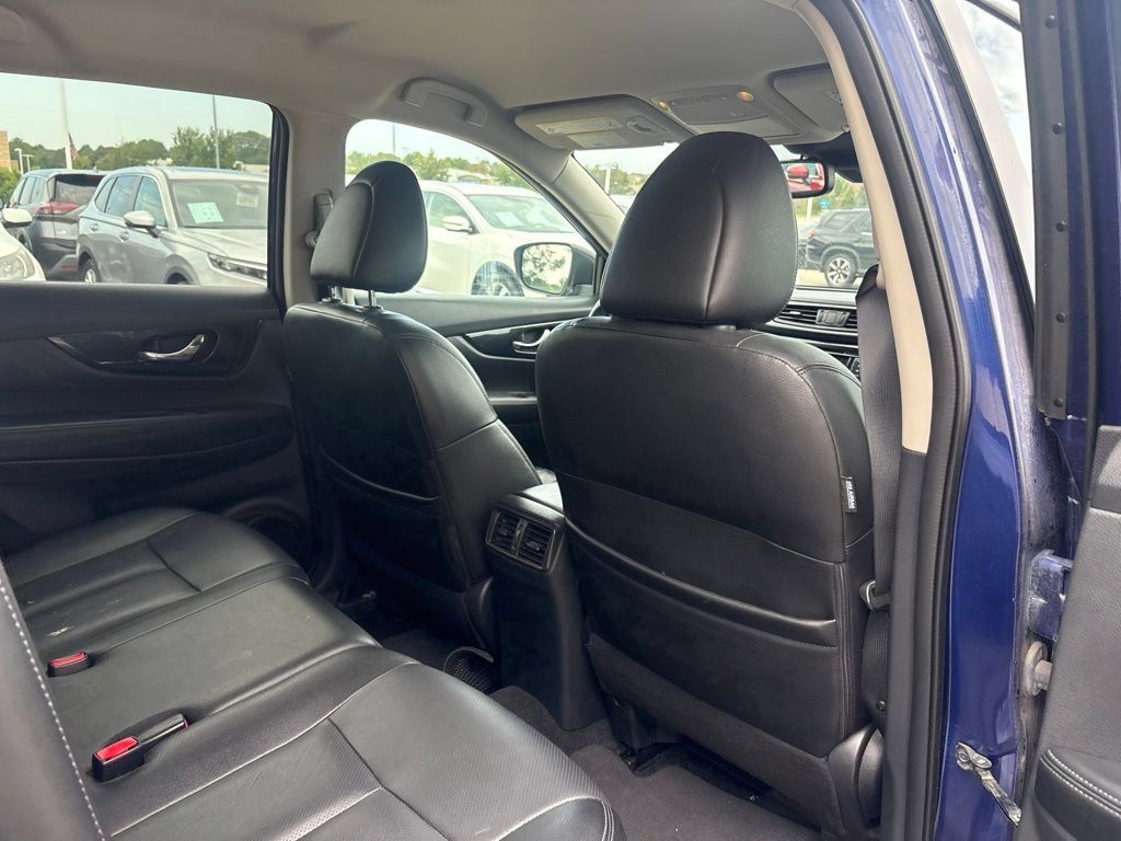 Used 2018 Nissan Rogue SL FWD image 29