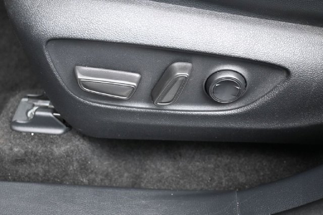 Used 2025 Toyota Highlander XLE AWD/4WD image 11