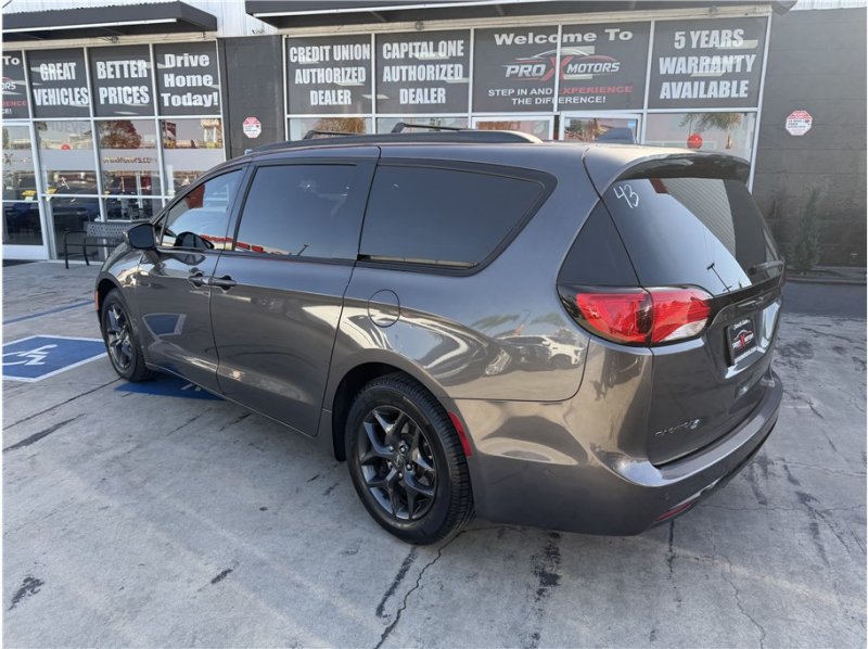 Used 2019 Chrysler Pacifica Touring-L Plus w/ Advanced Safetytec Group FWD image 12