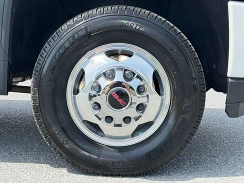 Used 2022 GMC Sierra 3500 Denali w/ Technology Package AWD/4WD image 22
