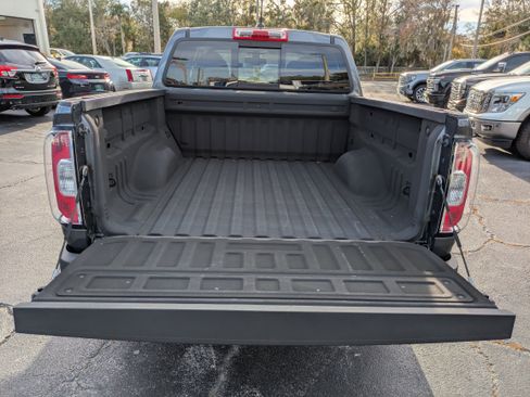 Certified 2016 GMC Canyon SLE w/ SLE Convenience Package image 18