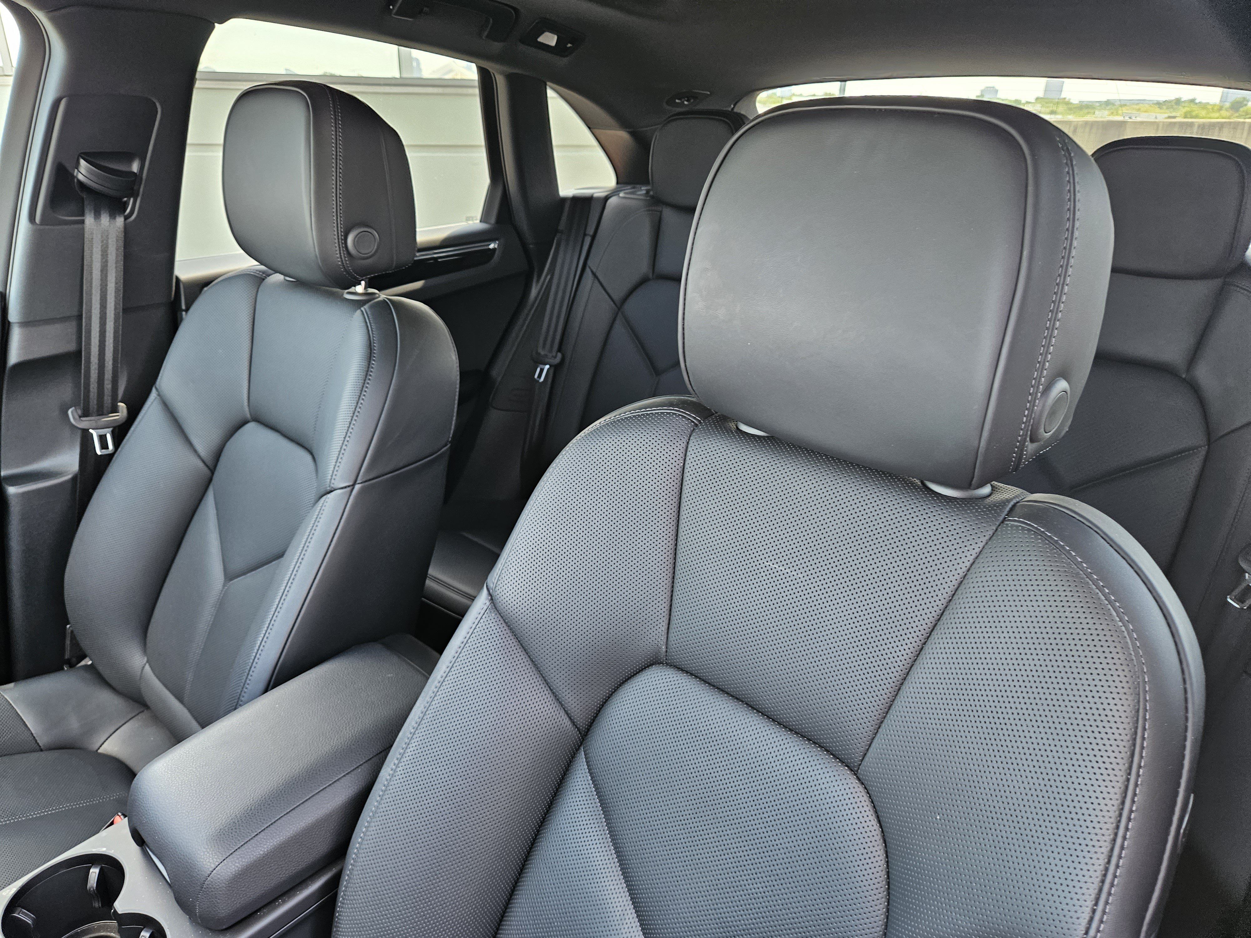 Certified 2026 Porsche Macan AWD/4WD image 6