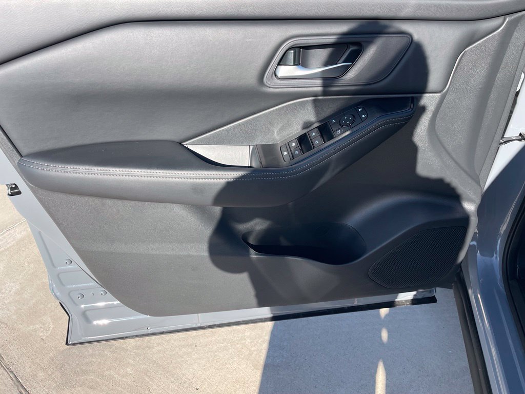 Certified 2026 Nissan Rogue SV FWD image 26