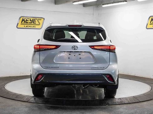 Used 2022 Toyota Highlander Limited AWD/4WD image 3