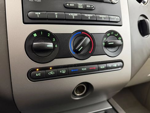 Used 2011 Ford Expedition XLT AWD/4WD image 18