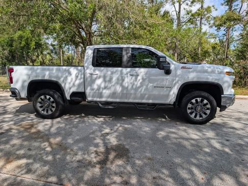 Used 2024 Chevrolet Silverado 2500 LT image 10