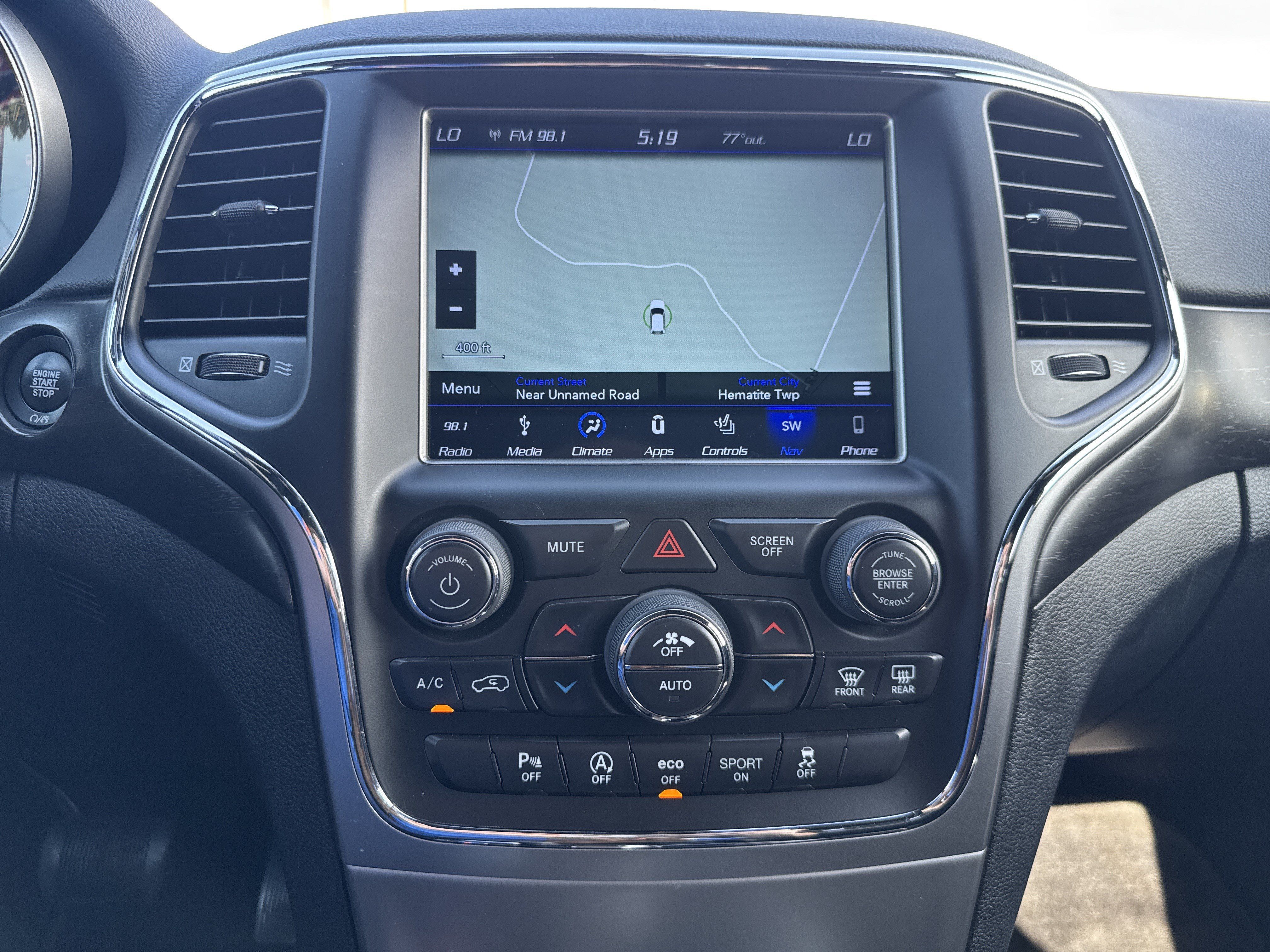 Used 2018 Jeep Grand Cherokee Altitude AWD/4WD image 19
