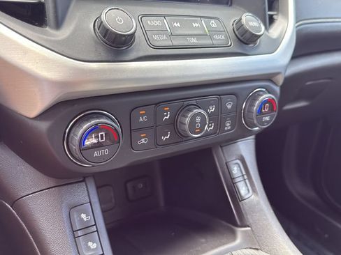 Used 2019 GMC Acadia SLT FWD image 18