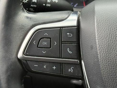 Used 2021 Toyota Highlander LE FWD image 15