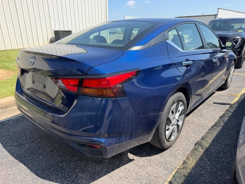 Used 2024 Nissan Altima 2.5 S FWD image 2