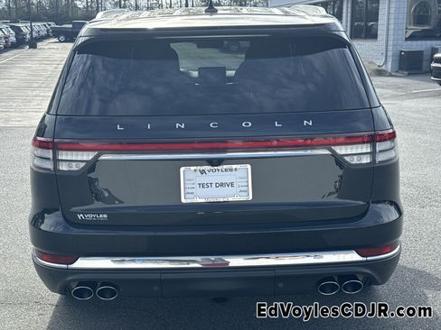 Used 2023 Lincoln Aviator Reserve w/ Equipment Group 201A image 3