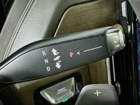 Used 2025 GMC Yukon XL Denali Ultimate AWD/4WD image 18