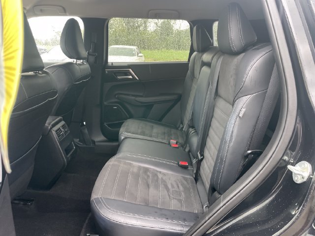 Used 2025 Mitsubishi Outlander SE FWD image 29