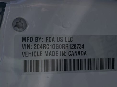 Used 2024 Chrysler Pacifica Limited image 36